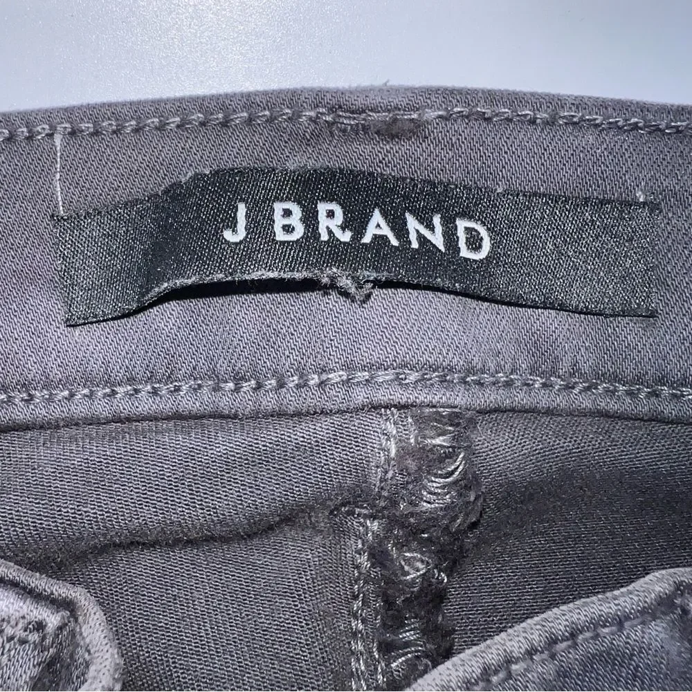 J Brand Factory Distressed Cropped Demen Grey Mid-Rise w/Raw un-Hem Size 25